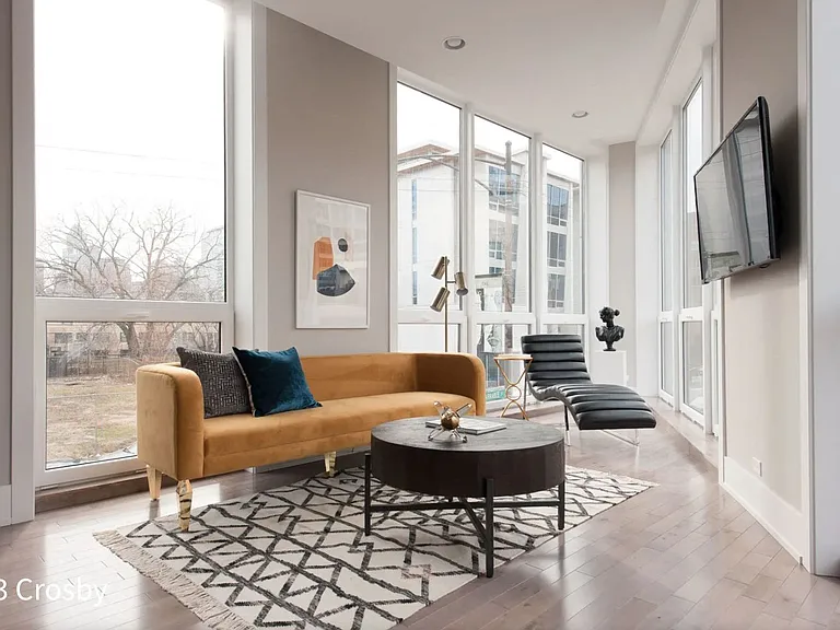 943 N. Crosby St. — Photo 5