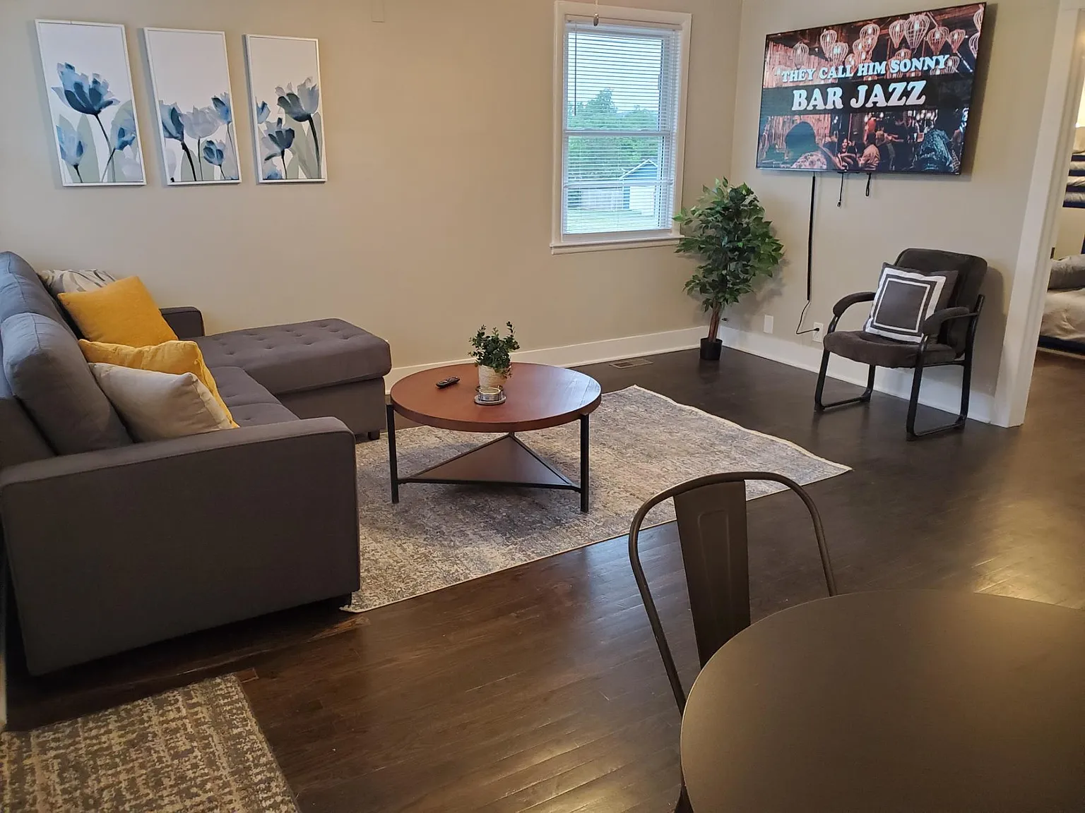 2 bed, 640 sqft, $2,199 — Photo 3
