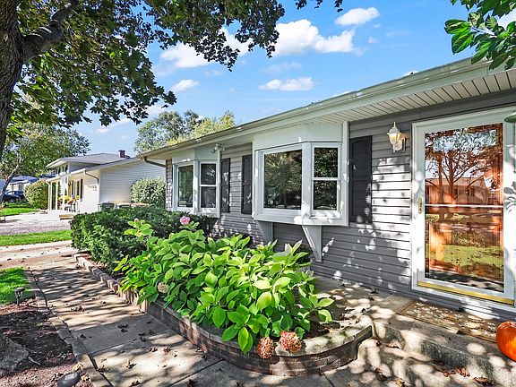 3rd image of 30W240 Allister Ln