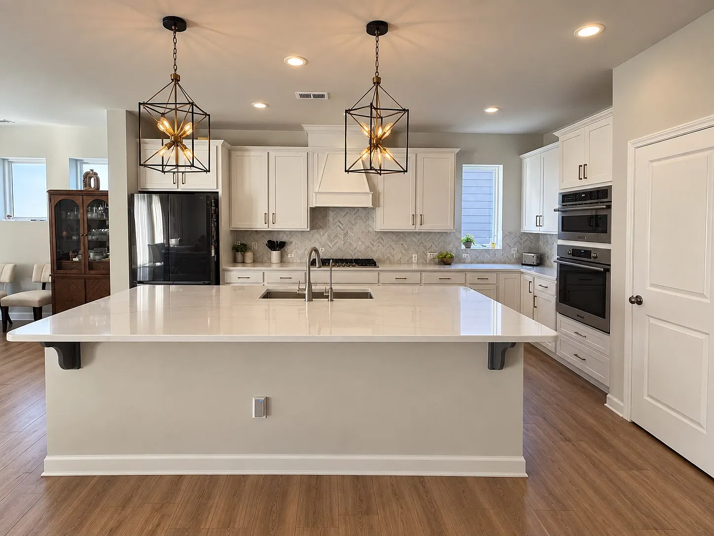 5 bed, 3400 sqft, $3,595 — Photo 3