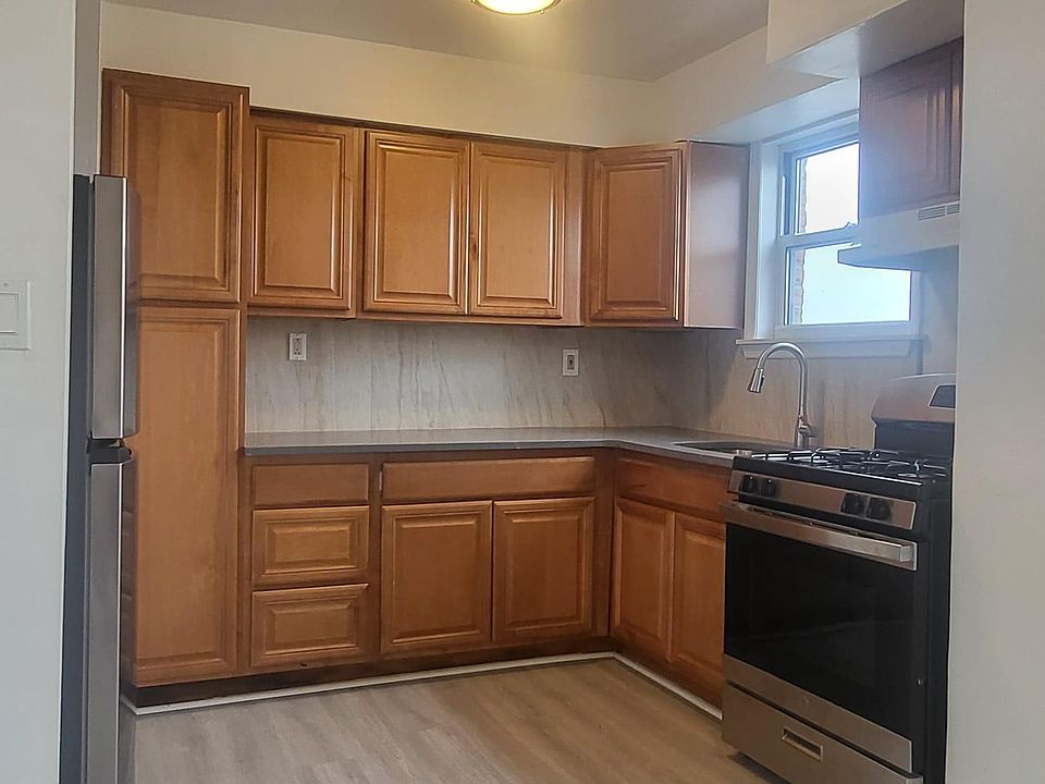 1st image of 2779 Sampson Ave #1