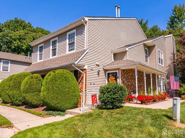 72 Sharon Ct, Old Bridge, NJ 08857