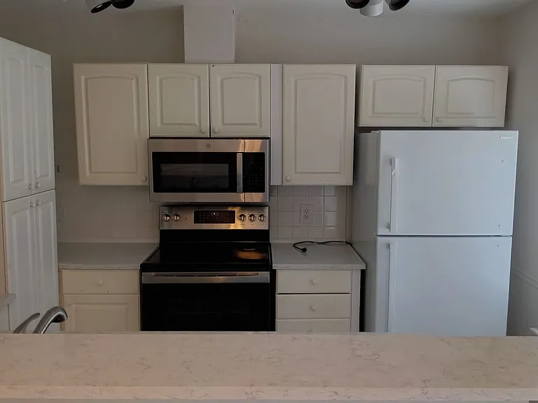 9405 Newberry Dr — Photo 19