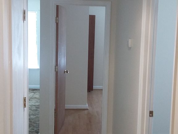 4th image of 321-323 Bell Place Dr