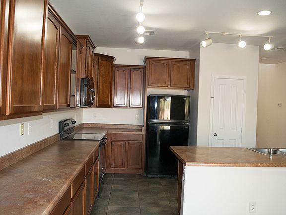 5th image of 308 S 166th Dr