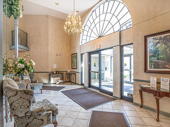 5th image of 511 Aurora Ave Unit 202
