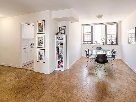 3rd image of 225 E 36th St APT 21B