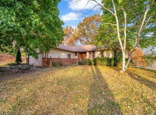 1581 S Hickory Ridge Rd, Milford, MI 48380