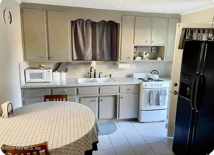 4808 Lawnview St #B — Photo 3
