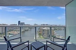 2 bed, 2.0 bath, 1030 sqft, $5,000 — Photo 3