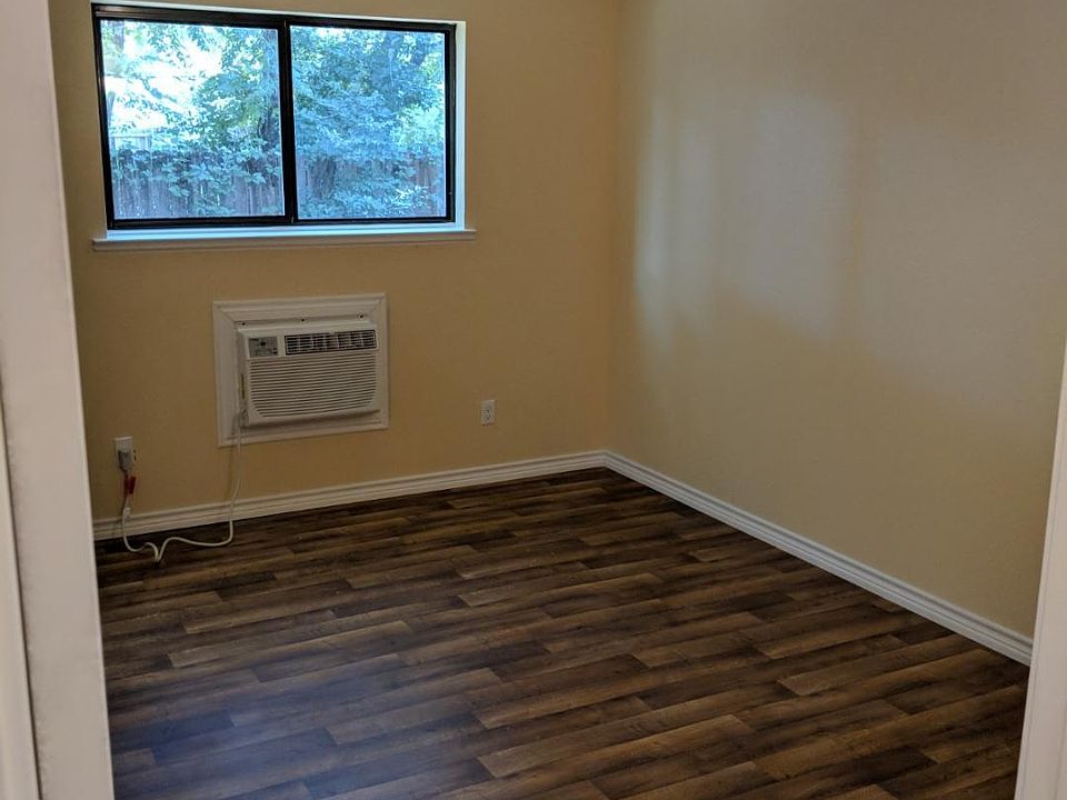 1st image of 515 N Oak St