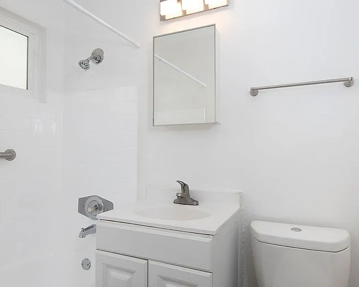 Aztec Pacific Apartments — Photo 33