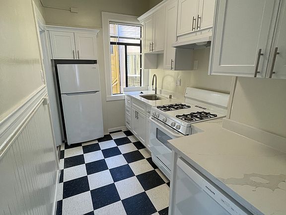 2nd image of 1515 Jackson St #5