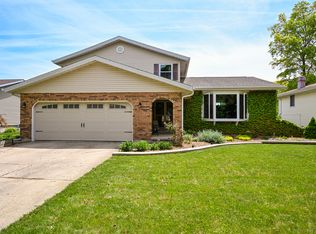 129 Hickory St, Oswego, IL 60543