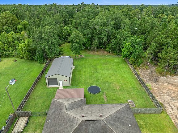 4th image of 2715 Carolyn Dr
