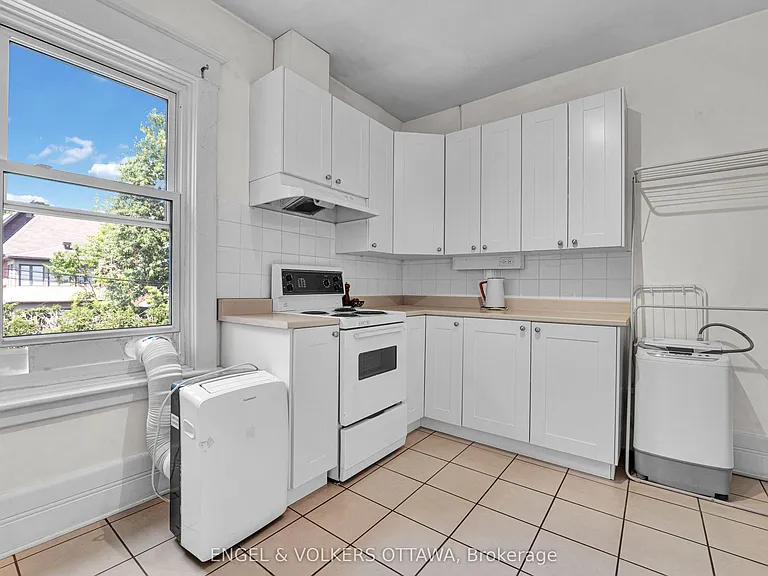 172 Ivy Cres #2 — Photo 8