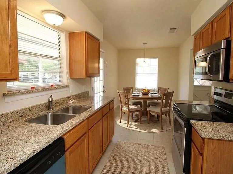 902 Lindo Dr — Photo 3
