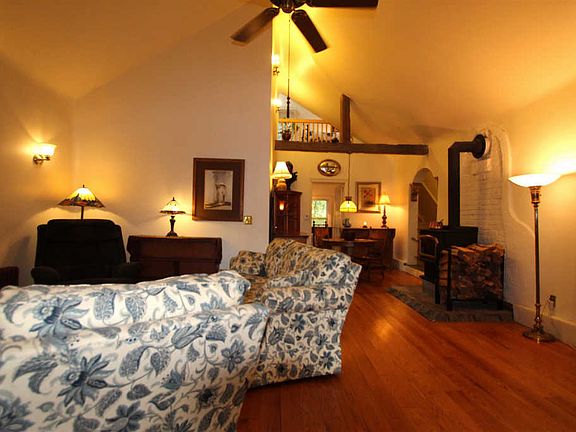 3rd image of 17 Houcks Pl