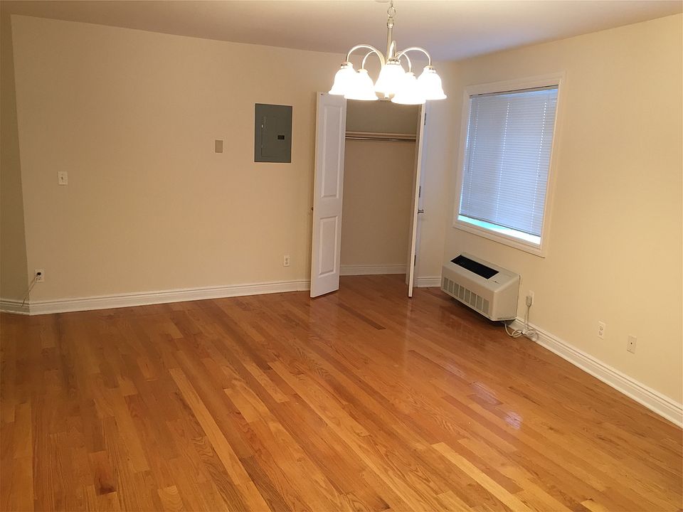1st image of 2934 Newtown Ave