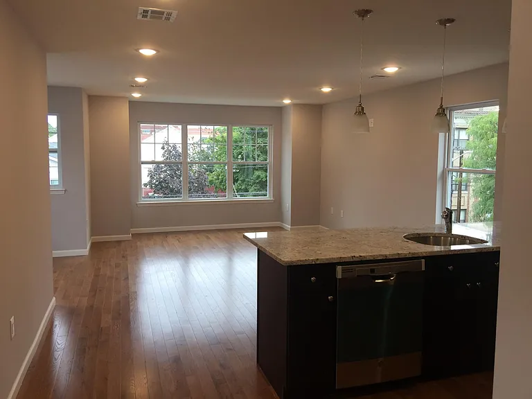 196 Hunterdon St #3 — Photo 2