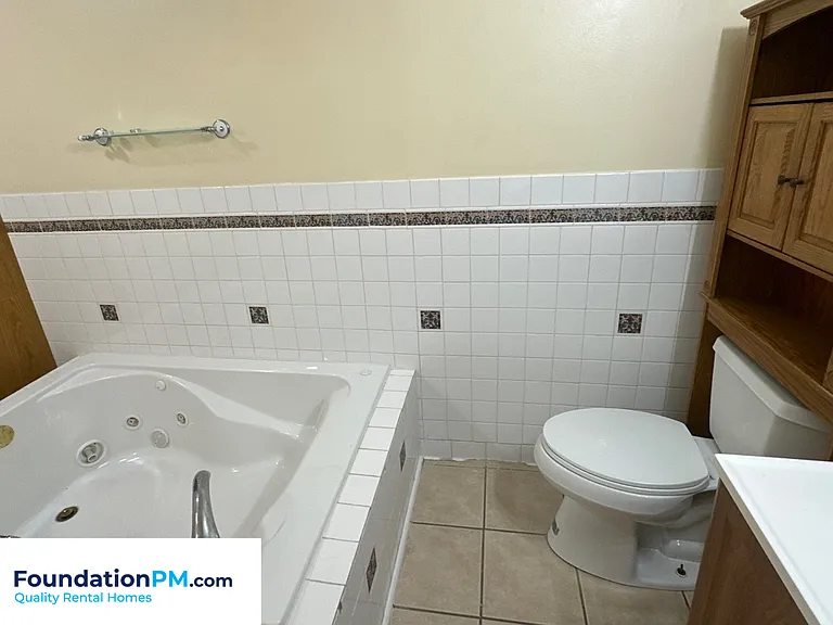 2621 Derbyshire Ave — Photo 18