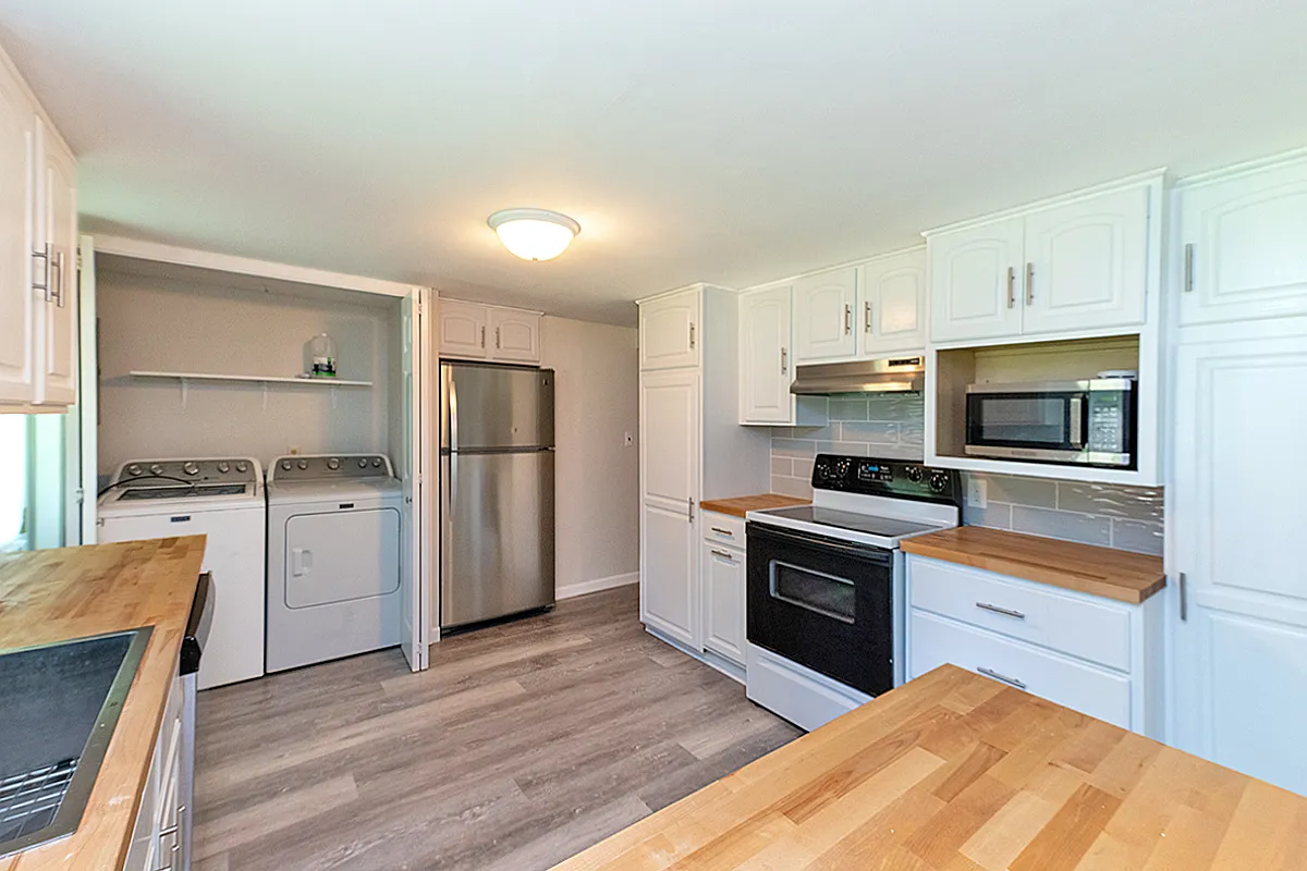 4 bed, 1992 sqft, $3,450 — Photo 2