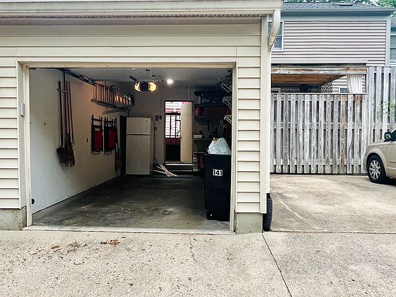 3rd image of 141 Charleston Dr