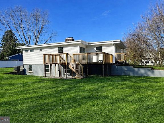 2nd image of 10 E Loockerman Ct