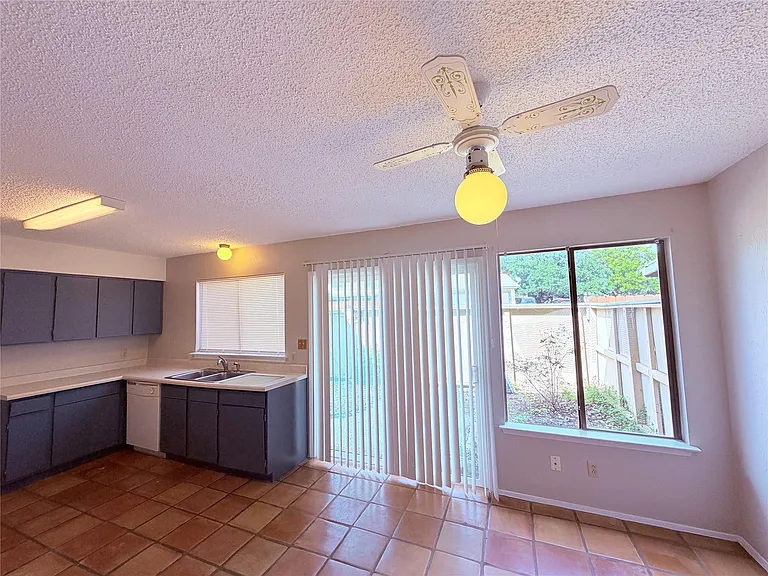 9611 Blue Creek Ln — Photo 17