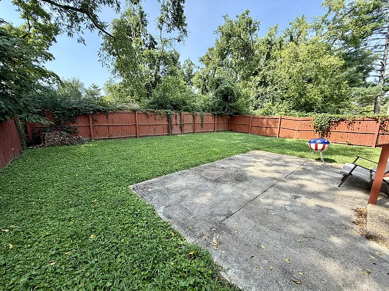 2020 Greenwood Cir #B — Photo 11