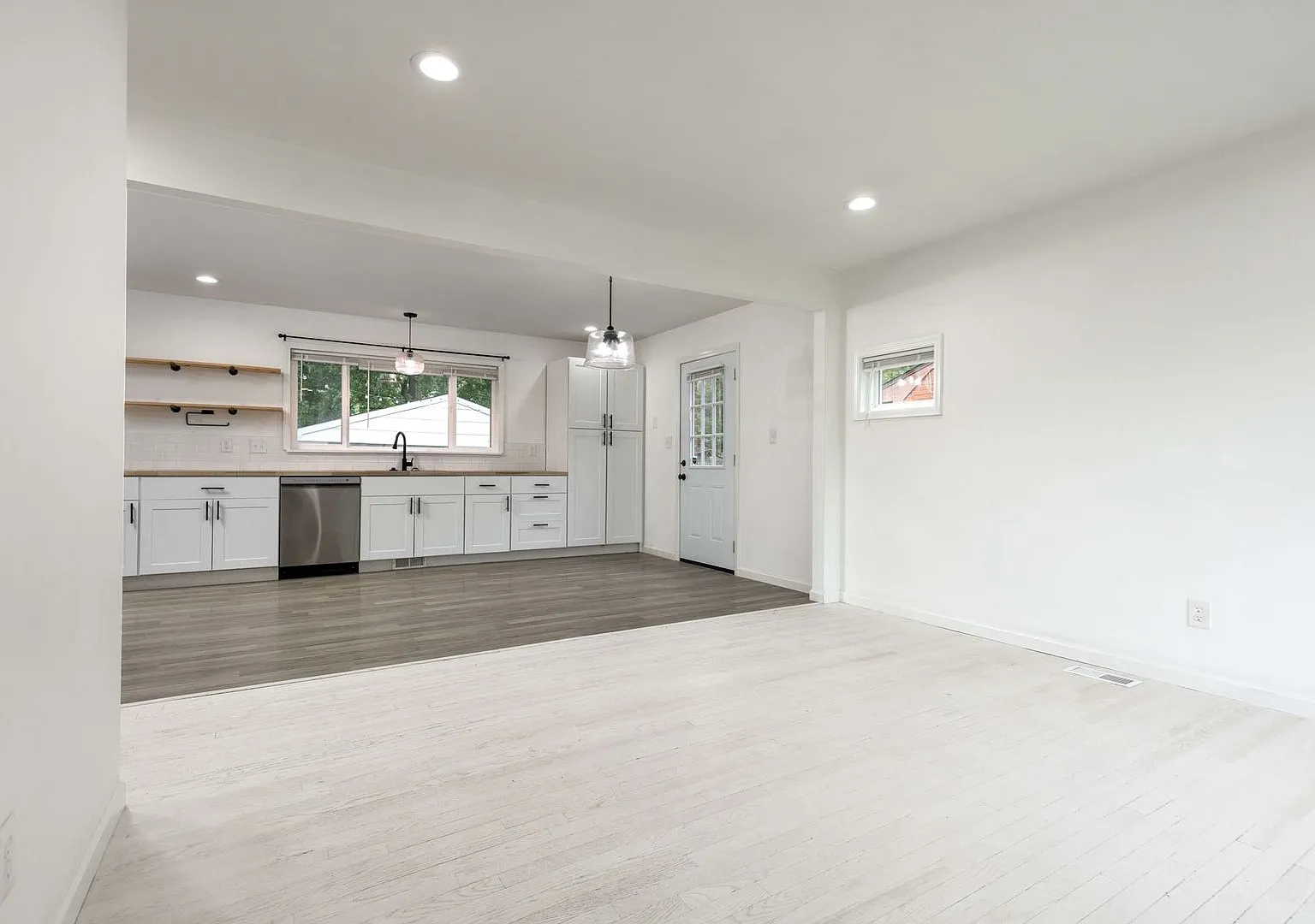 7914 Edsel Lane (Fern Creek) — Photo 2