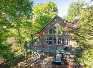 44 Riverside Dr, Whittier, NC 28789