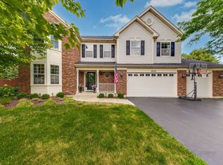 14233 Oakwood Ct, Libertyville, IL 60048