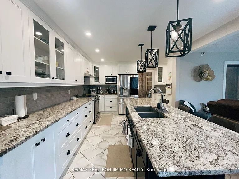 60 Silverbirch Pl — Photo 12