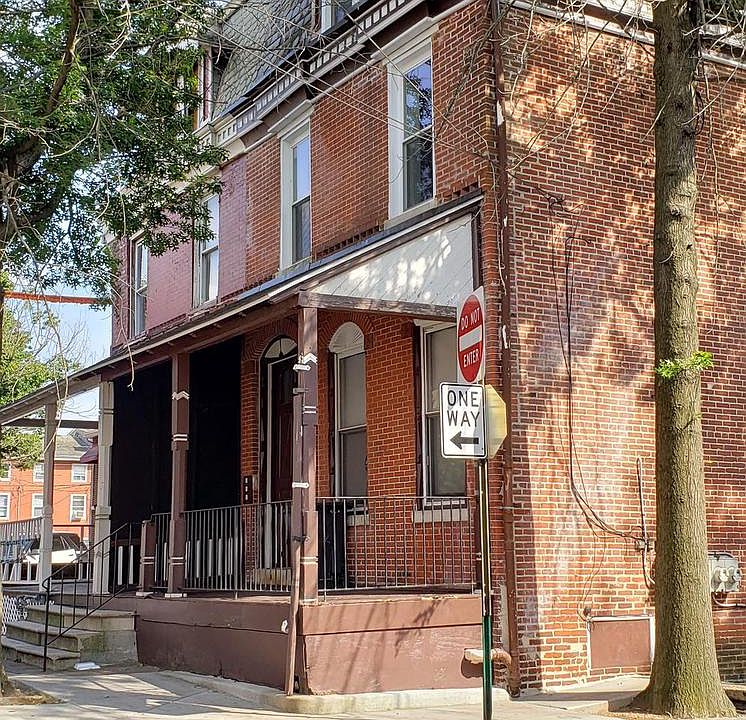 1st image of 502 W 7th St APT 1
