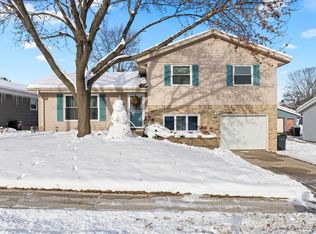 2008 Lenora Dr, West Bend, WI 53090