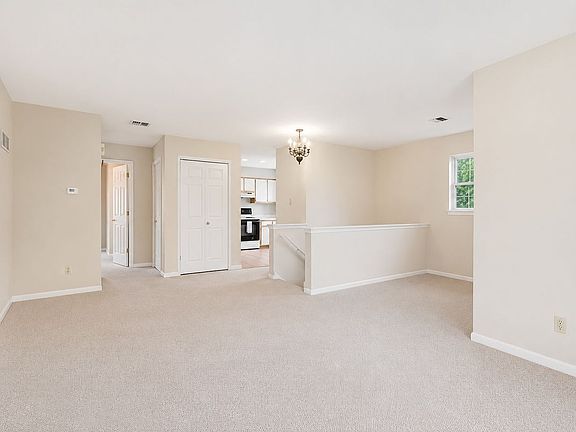4th image of 700 Bradford Ter