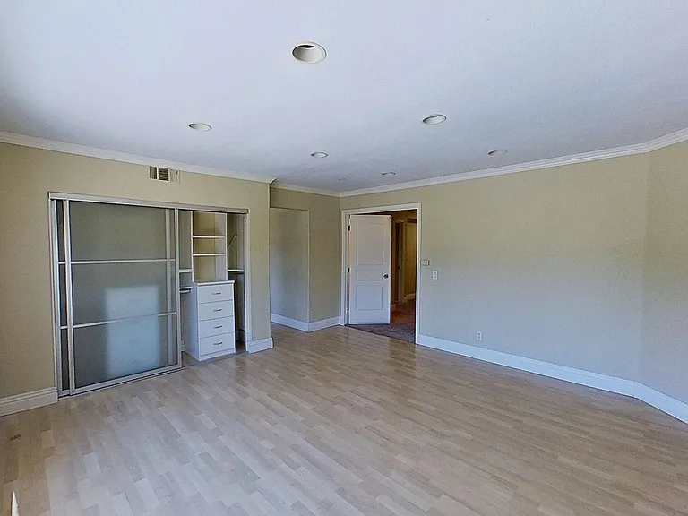 4749 E Bradford Ave — Photo 32