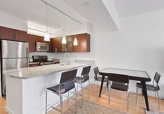 4th image of 555 W 23rd St APT N10n