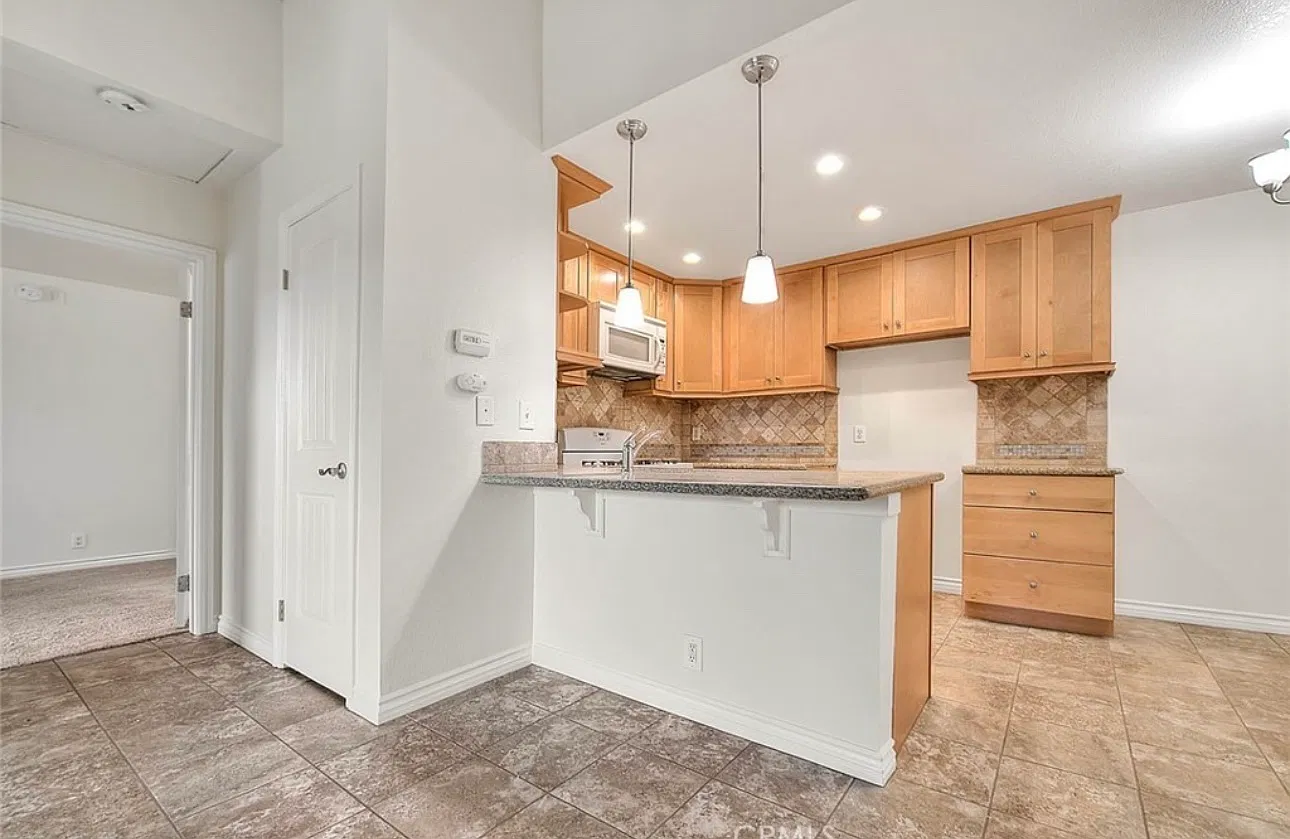 1 bed, 645 sqft, $1,900 — Photo 2