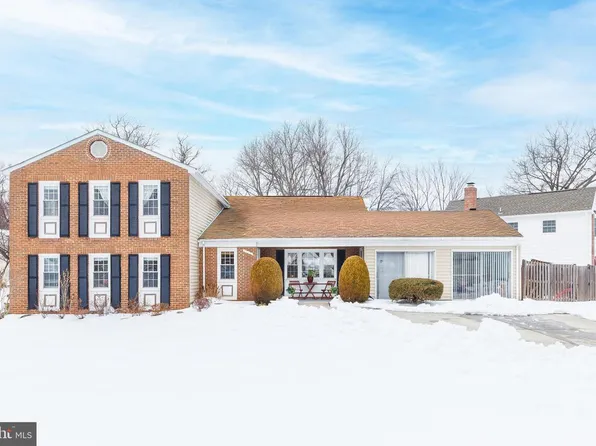 2104 Maleady Dr, Herndon, VA 20170