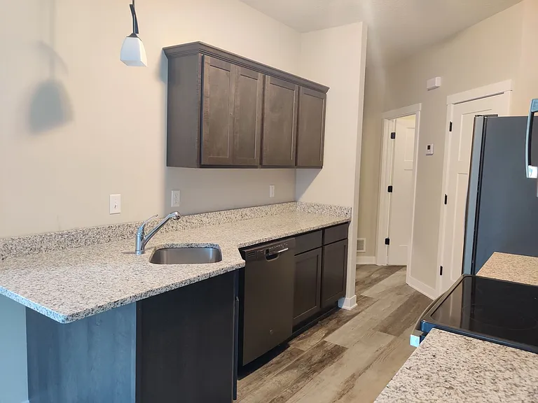 551 Meadow Ln — Photo 12