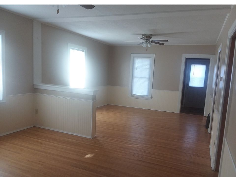 2nd image of 108 3rd Ave NW
