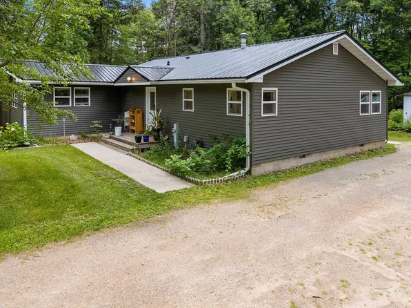 W6118 Lake Dr, Shawano, WI 54166