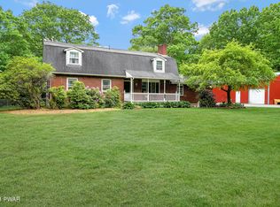 115 Hunters Ln, Dingmans Ferry, PA 18328