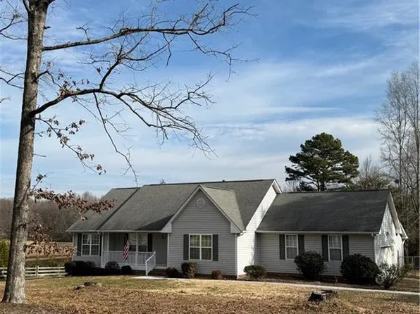 6409 Charter Oak Dr, Pleasant Garden, NC 27313