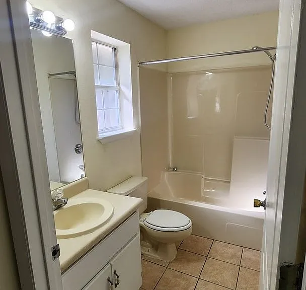 2318 Beech St — Photo 17