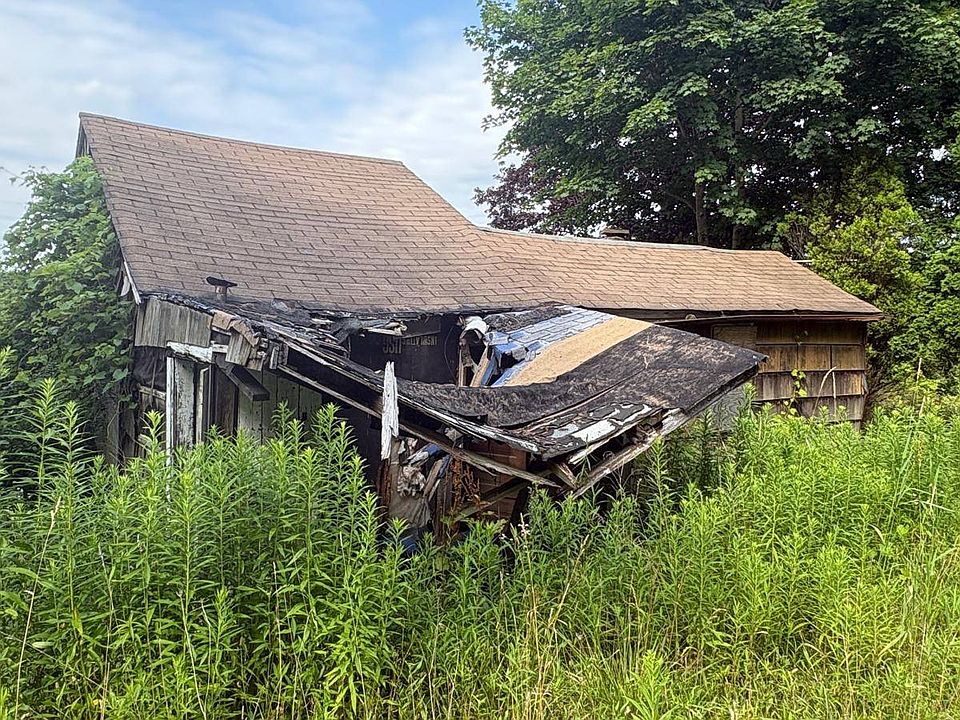 2nd image of 909 Oak Hill Rd