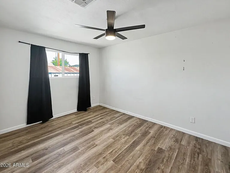 1542 W 5th Pl — Photo 12