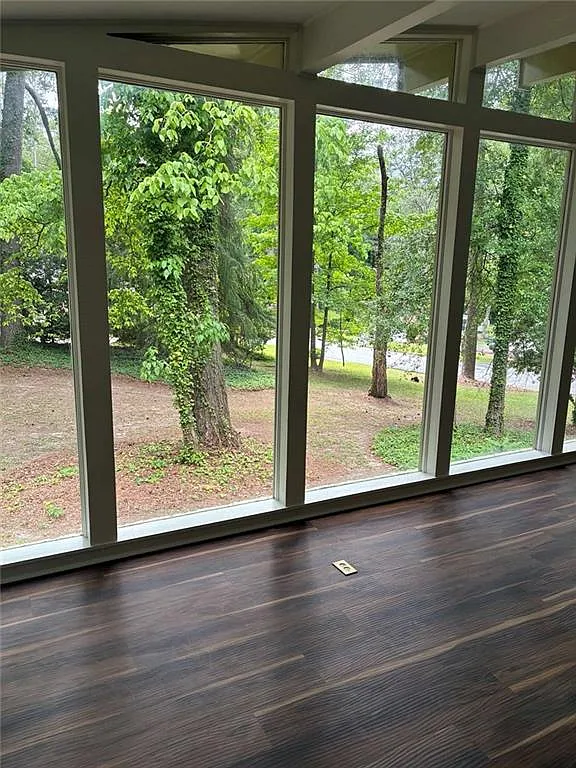 3 bed, 3.0 bath, 1394 sqft, $2,050 — Photo 2